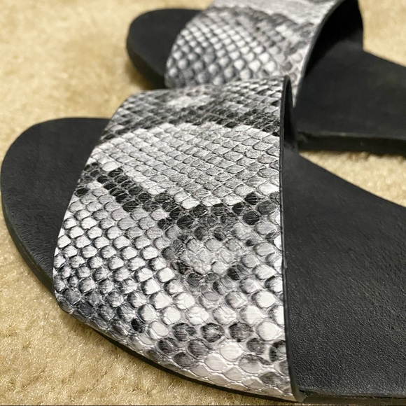 ❌SOLD❌ STEVE MADDEN | Snakeskin Sidestep Sandals - Picture 3 of 7